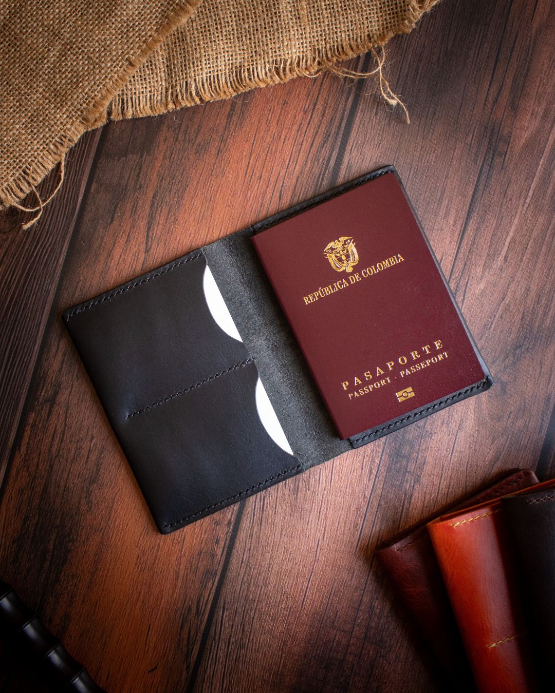 Porta pasaporte Nash